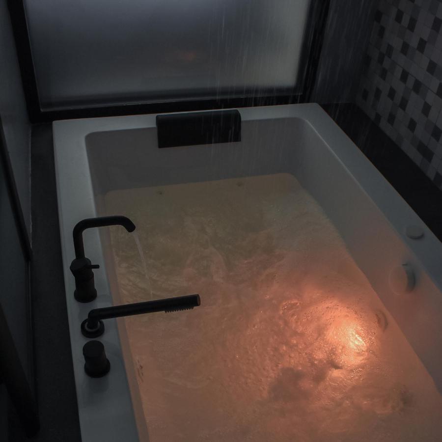 Dislocati Bnb - Jacuzzi Privata - Cucina - Tv60" - Minimal Luxury Marigliano Exteriér fotografie