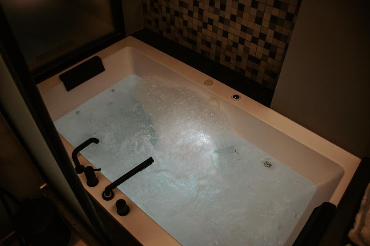 Dislocati Bnb - Jacuzzi Privata - Cucina - Tv60" - Minimal Luxury Marigliano Exteriér fotografie